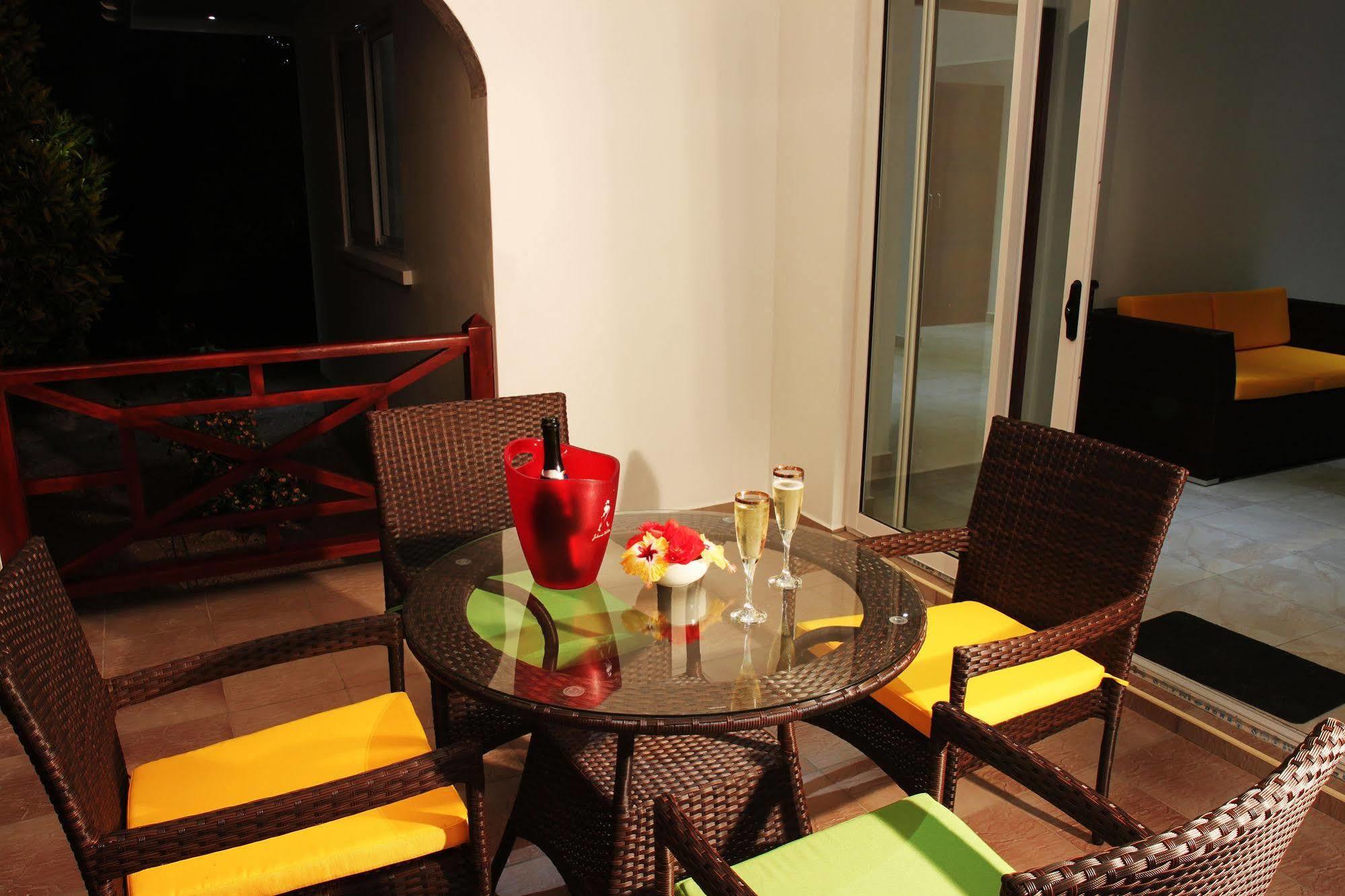 Coco Blanche Appartement Anse Royale Buitenkant foto